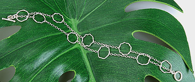 Double zig-zag chain bracelet on a leaf